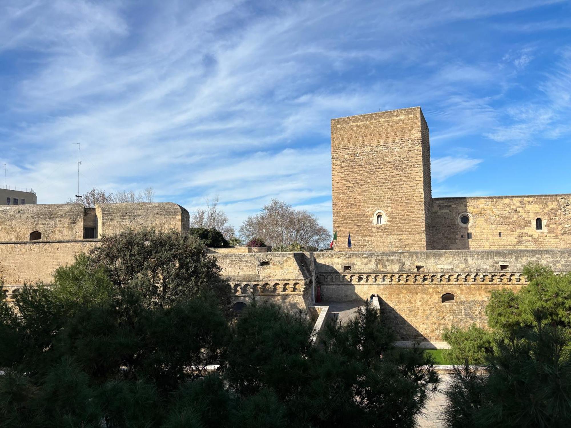 Castle Apartment Bari Bagian luar foto