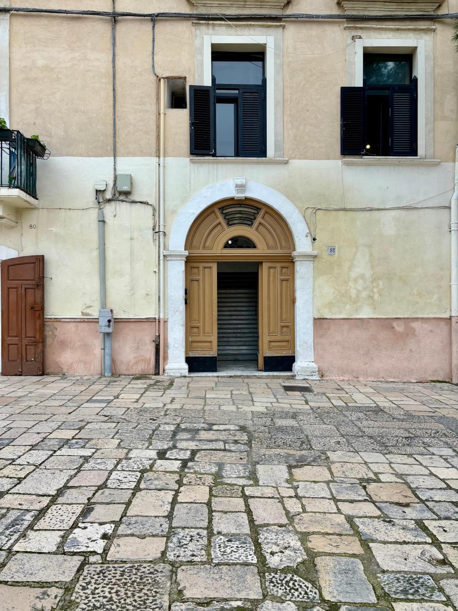 Castle Apartment Bari Bagian luar foto